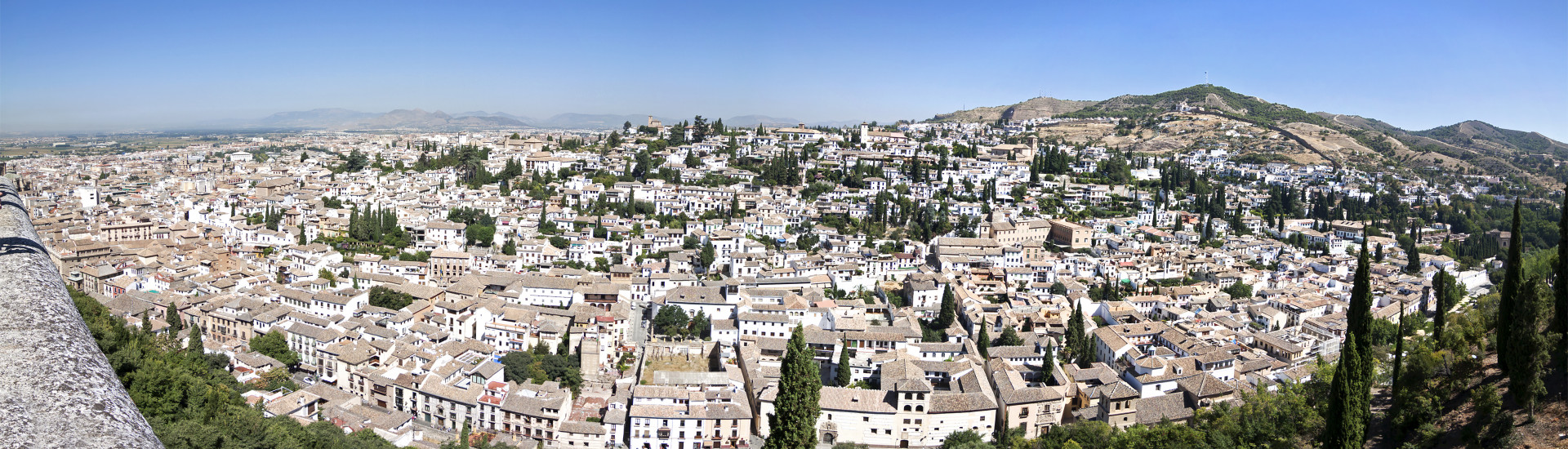 What do you have to take into account when visiting Granada