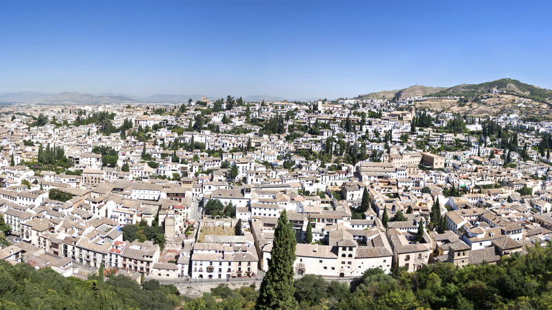 What do you have to take into account when visiting Granada