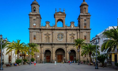 Discover the capital of Gran Canaria by minibus